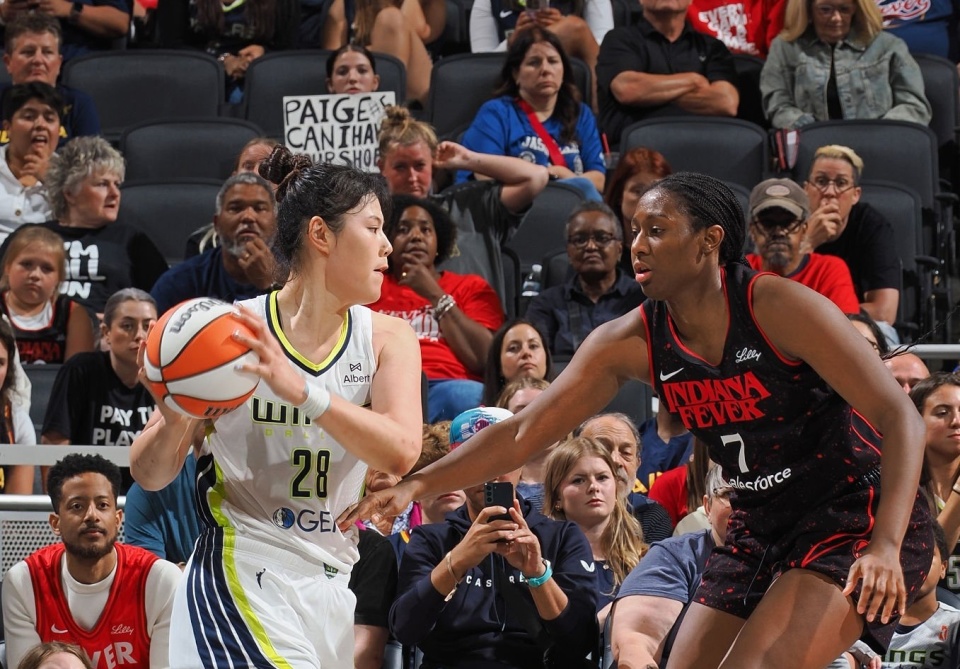 出了自己连, 日对阵华盛, 在WNBA
