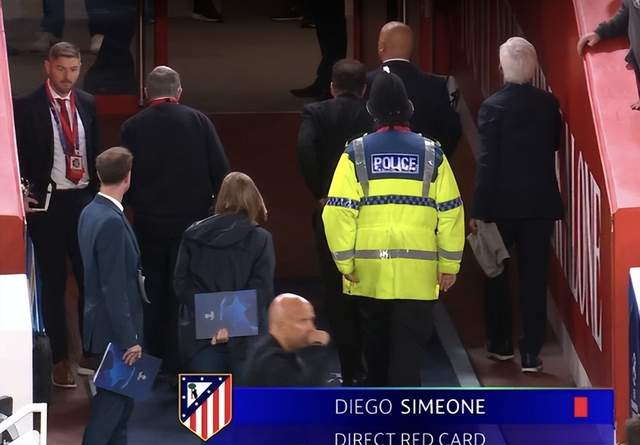 斯洛特明显, 现场瞬间沸